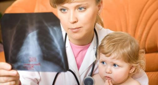 Ep ban nuot kim va canh bao nguy co tu bao luc hoc duong hinh anh 3