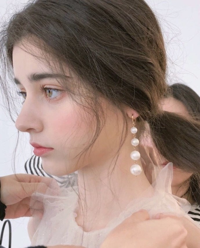 Hot girl Ukraine noi tieng o Trung Quoc vi xinh nhu bup be, cao 1,76 m hinh anh 4