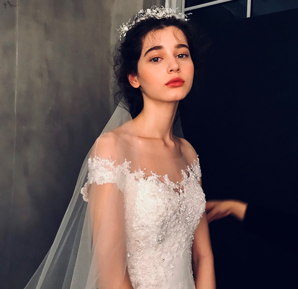 Hot girl Ukraine noi tieng o Trung Quoc vi xinh nhu bup be, cao 1,76 m hinh anh 3