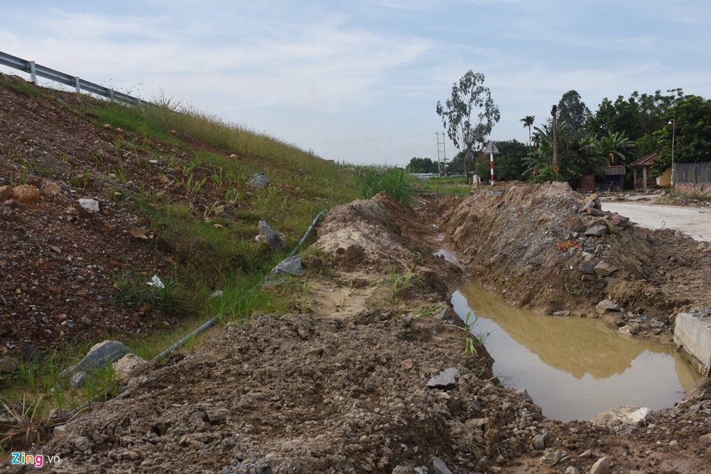To cao nha thau thi cong cao toc gian doi, nguoi dan bi doa giet hinh anh 3