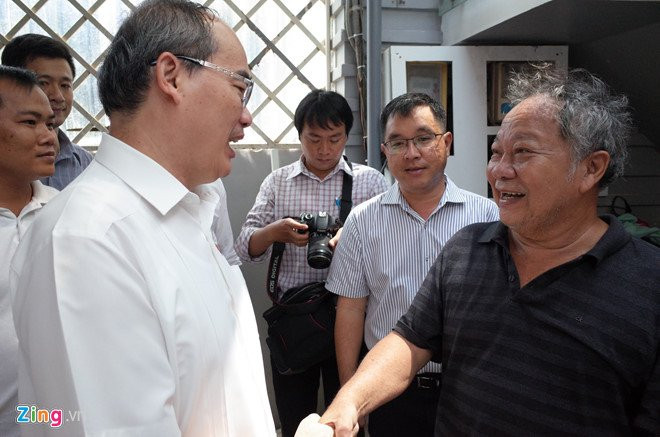 Bi thu Nguyen Thien Nhan tham nguoi dan Thu Thiem hinh anh 2