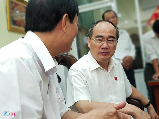 Bi thu Nguyen Thien Nhan tham nguoi dan Thu Thiem hinh anh 1