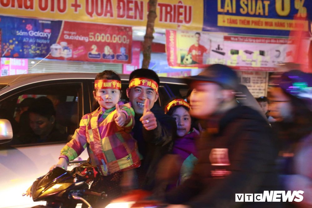 ha noi12 18