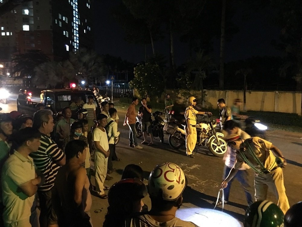 Một phụ nữ bị xe bồn cán chết giữa đêm ở Sài Gòn