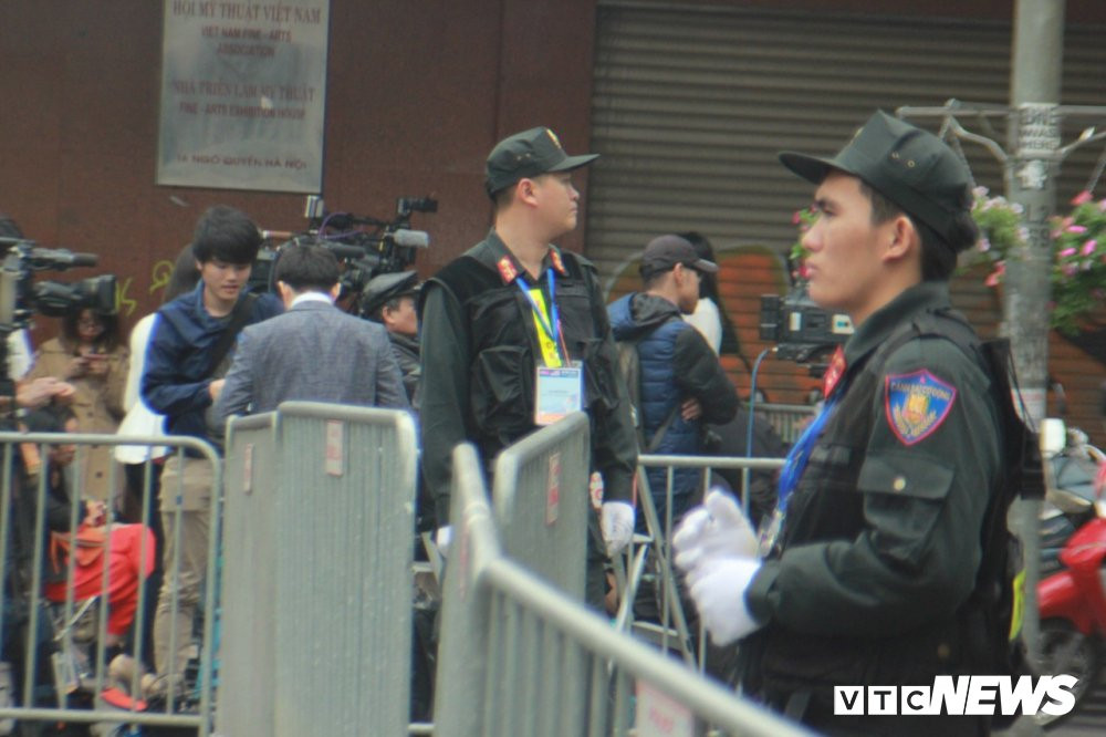 68304aa86db88fe6d6a9 10