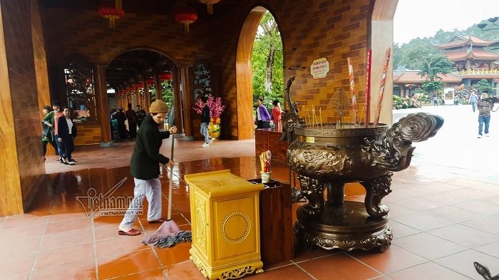 chua-ba-vang-dot-ngot-ngung-thinh-vong-cung-oan-gia-trai-chu-1