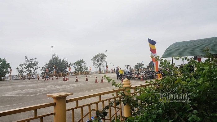 chua-ba-vang-dot-ngot-ngung-thinh-vong-cung-oan-gia-trai-chu-3 3