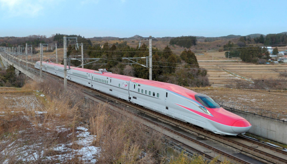 AkitaShinkansenTrain1_1