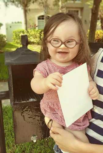 Bé Emeryson. Ảnh: Twitter.