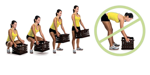 Tư thế nâng vật đúng (trái) và sai (phải). Ảnh: Health.