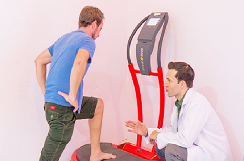 Vận động trị liệu là một cách hữu hiệu để giảm đau và tăng cường sức khỏe, sự dẻo dai cho cơ bắp. Ảnh: Maple Healthcare Việt Nam.