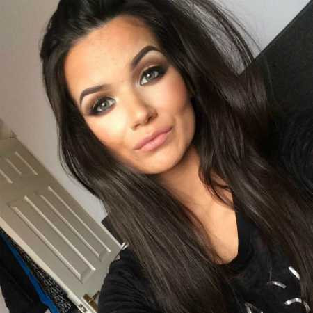 Abbie trước lúc gặp tai họa do tẩy trắng răng. Ảnh: Facebook.