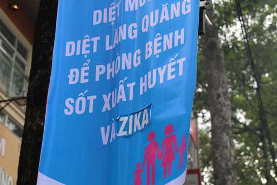 Băng rôn ở TP HCM nhầm lẫn tai hại