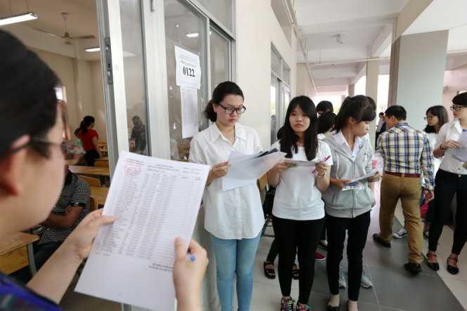 Thí sinh dự thi kiểm tra năng lực của Trường ĐH Luật TP.HCM tổ chức năm 2016 - Ảnh: NHƯ HÙNG