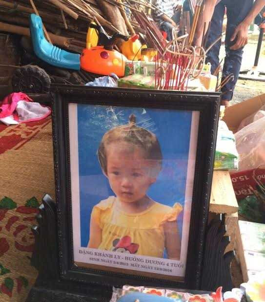 dam tang dam nuoc mat cua 2 me con nu can bo doan tu nan o yen bai hinh anh 2