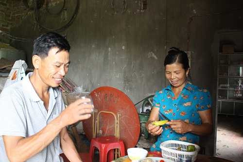 Anh Quân bảo vợ luôn là người luôn động viên, cùng anh vượt qua lỗi lầm. Ảnh: Hồng Vân