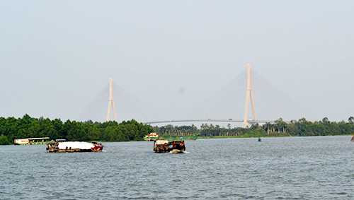 Hiện lượng phù sa từ sông Mekong đổ về miền Tây hàng năm đã sụt giảm 50% . Ảnh: Cửu Long