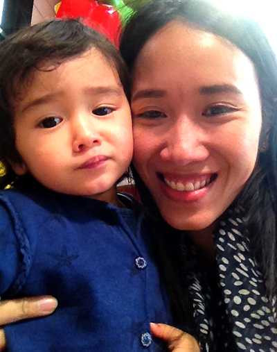 Chị Huyền và con gái trong lần cuối cùng gặp nhau bên Pháp. Ảnh: NVCC. 