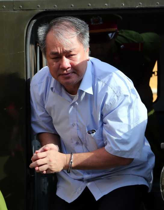 pham cong danh cuoc doi lam lac cua mot phu thuy tien