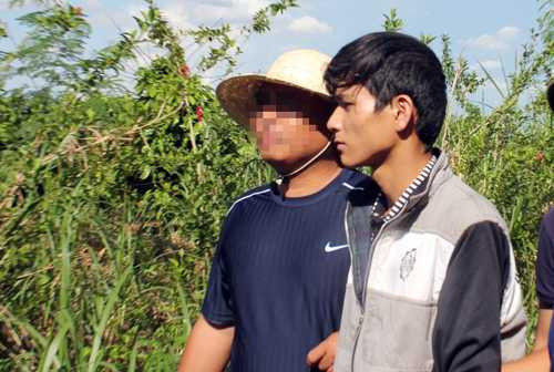 Nông Văn Phóng được đưa đi thực nghiệm hiện trường. Ảnh: Kh.Uyên