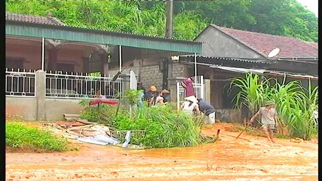 anh: mua lon gay ngap lut, sat lo tren quoc lo o nghe an hinh anh 8