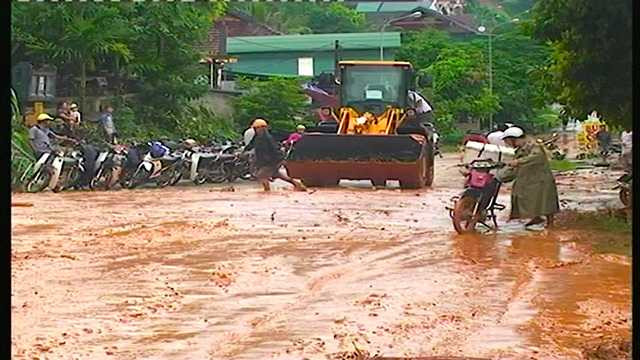 anh: mua lon gay ngap lut, sat lo tren quoc lo o nghe an hinh anh 6