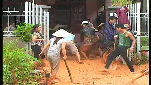 anh: mua lon gay ngap lut, sat lo tren quoc lo o nghe an hinh anh 5