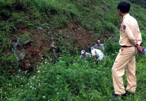 Hiện trường vụ tai nạn giữa đèo. Ảnh: Hoài Thanh