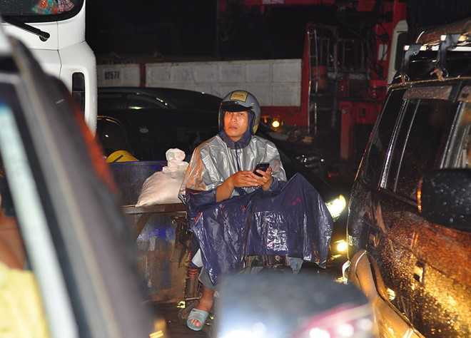 Mua ngap cuon troi xe may o Dong Nai hinh anh 7