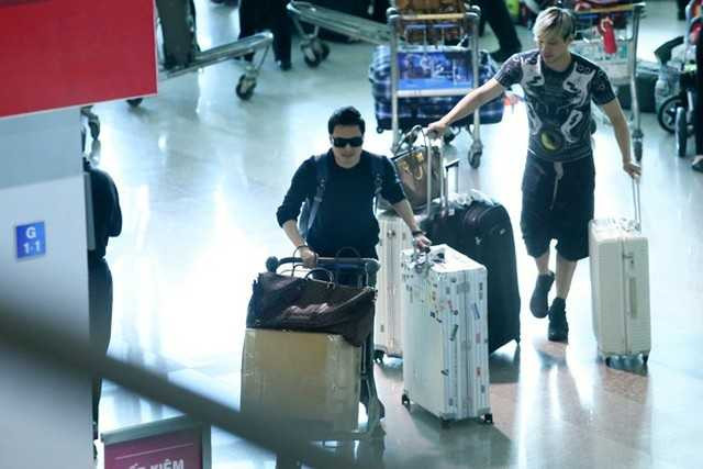 quang-vinh-lo-than-hinh-phat-tuong-o-san-bay-