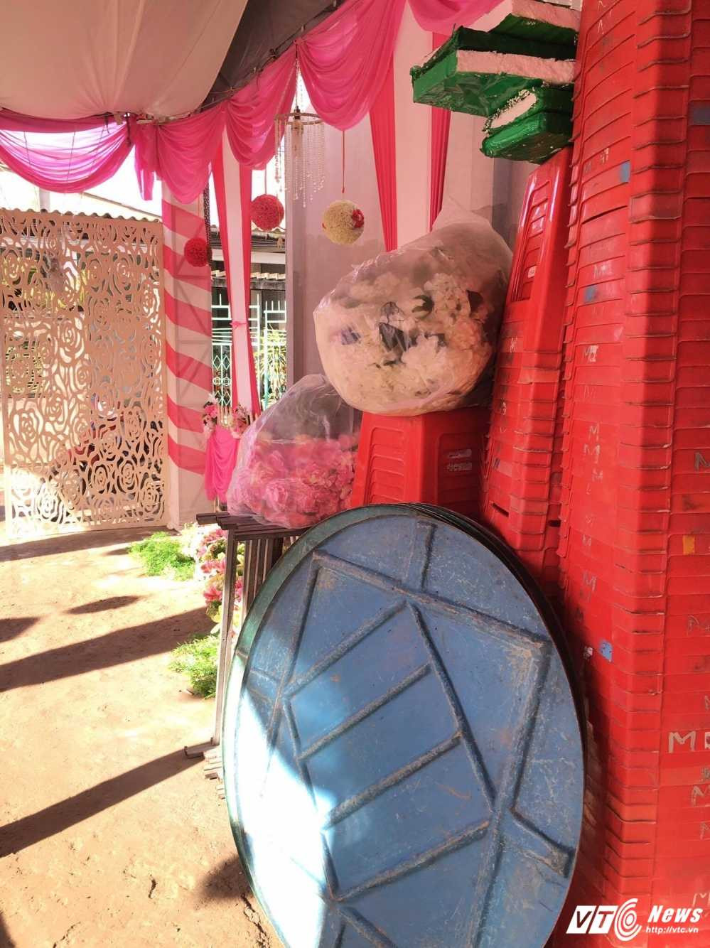 13461193_930472767064137_