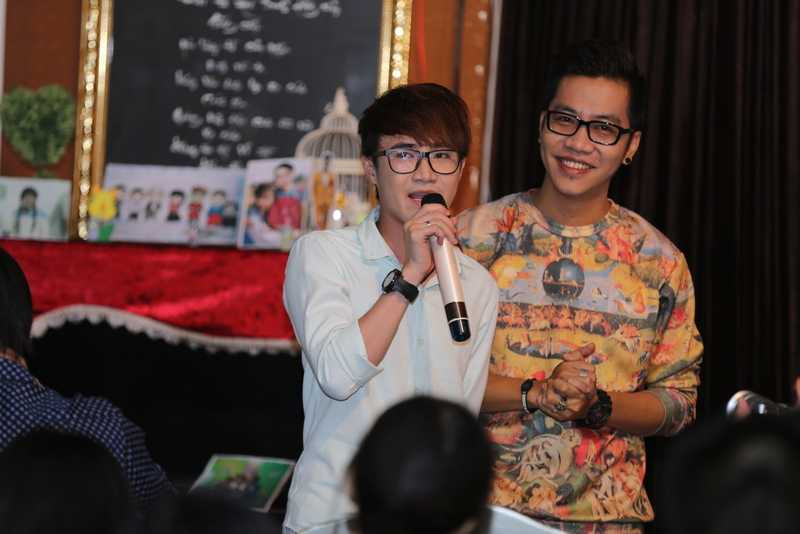 Dien vien Huynh Lap den chuc mung nhom XPRO (2)