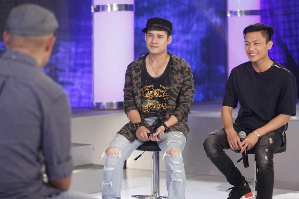 Minh Tri & Viet Thang lang nghe nhan xet tu BGK
