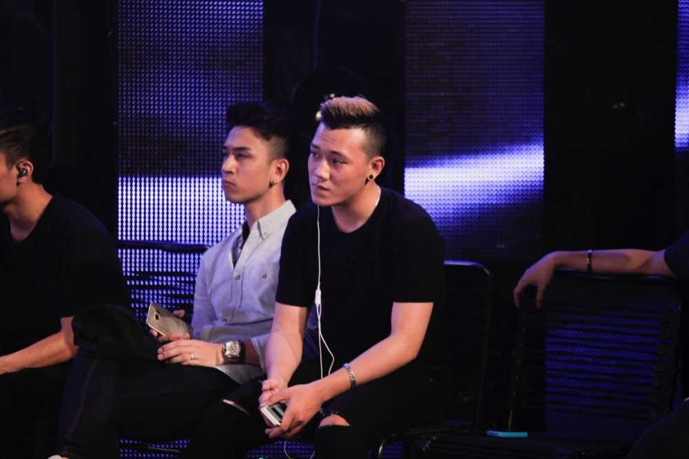 Ba Duy cham chu xem cac ban luyen tap