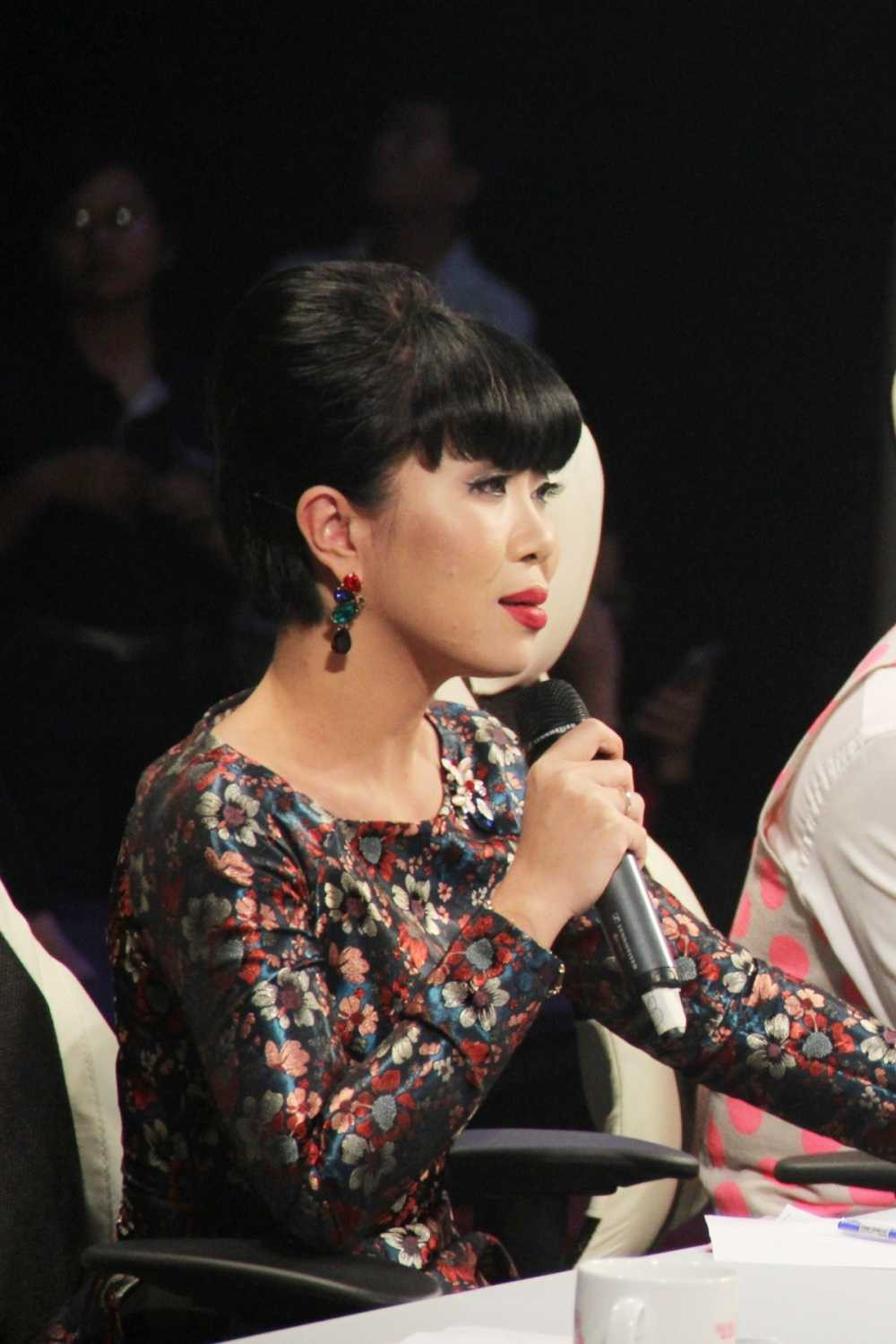 Hoi dong binh luan 4