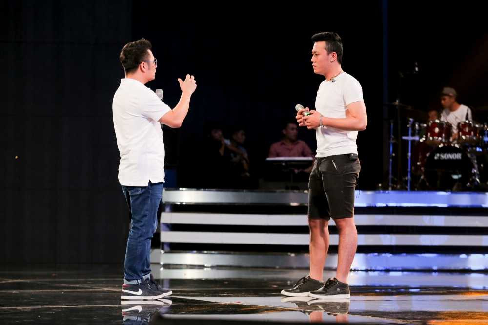 Ba Duy cham chu lang nghe huong dan tu CS Bang Kieu