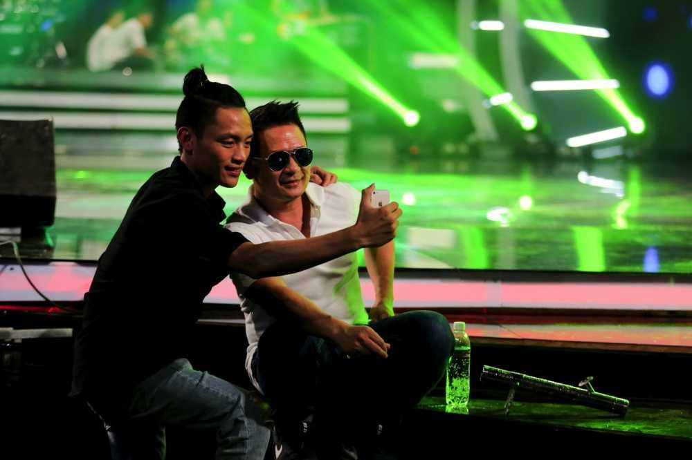 Viet thang selfie cung CS Bang Kieu