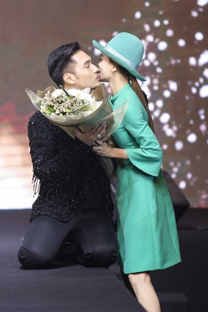 HO NGOC HA TANG HOA LY QUI KHANH (2)