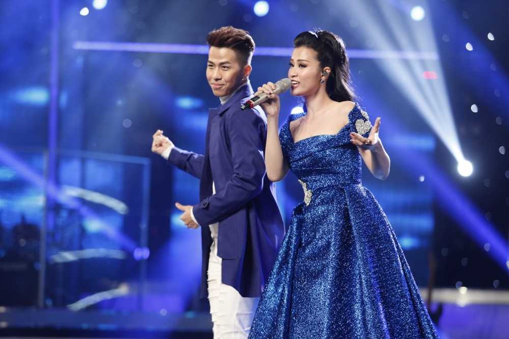 Dong Nhi trinh dien tren san khau Vietnam Idol (1)