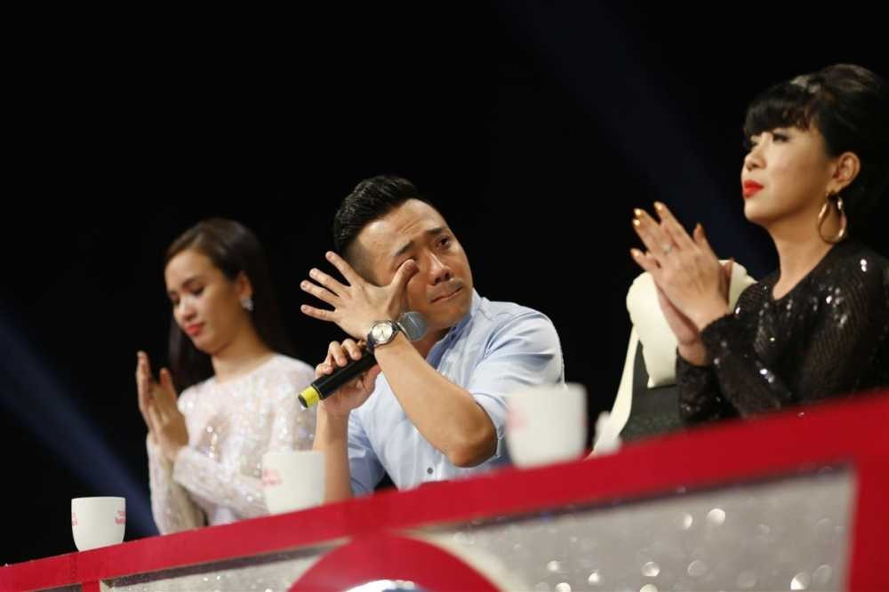 Hoi dong binh luan bat khoc 4