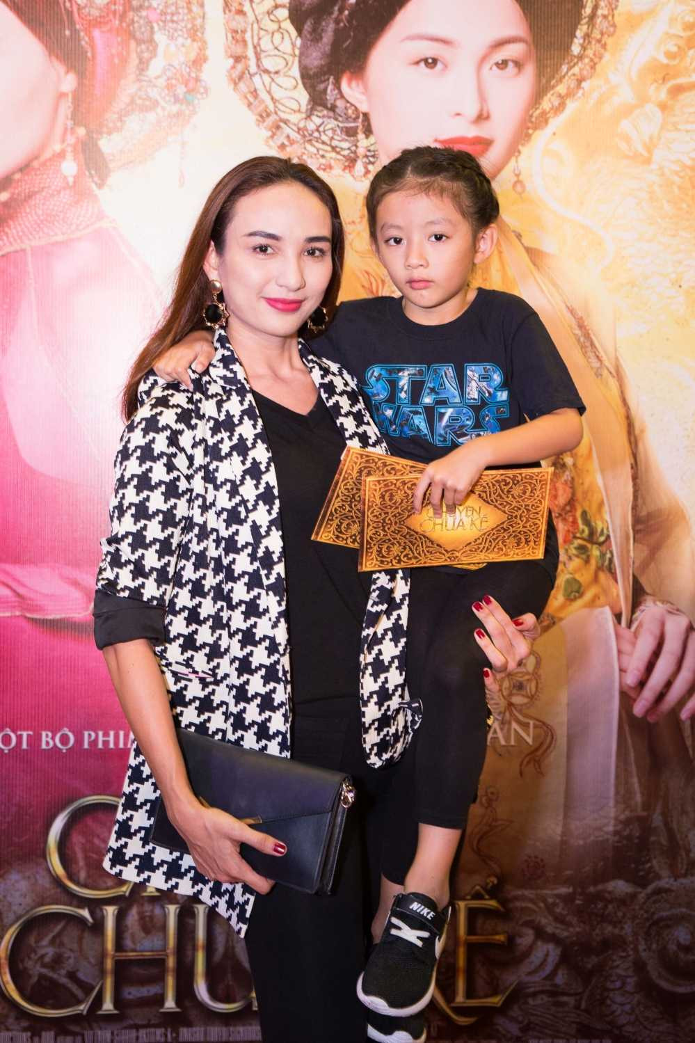 me con hoa hau Ngoc Diem