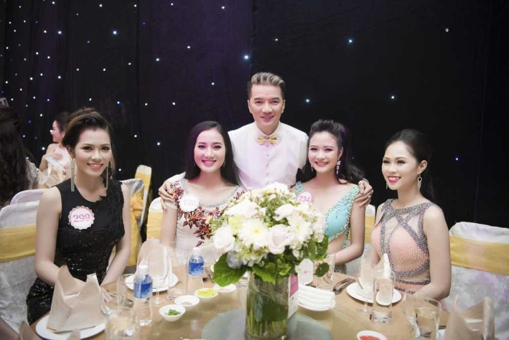 Ca si Dam Vinh Hung va thi sinh 2