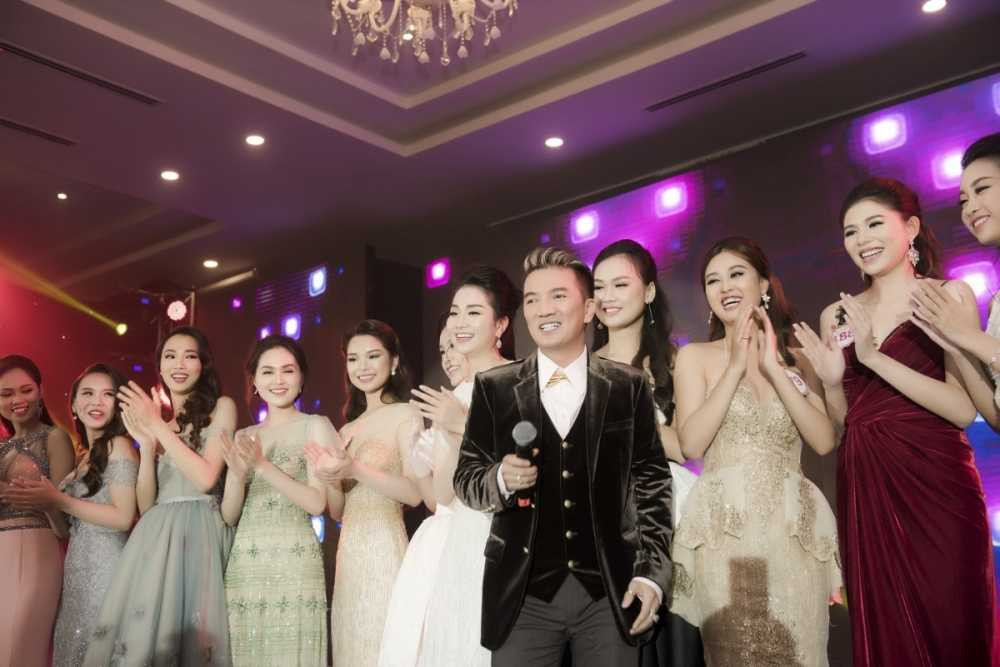 Ca si Dam Vinh Huong bieu dien 9