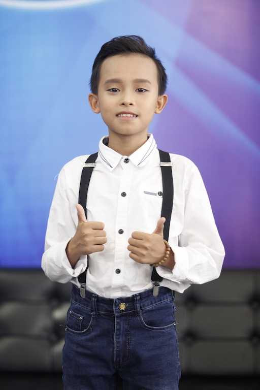 Ho Van Cuong nhi nhanh trong hau truong2