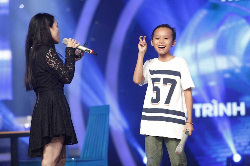 Ho Van Cuong tap lai ca khuc truoc gio bieu dien3