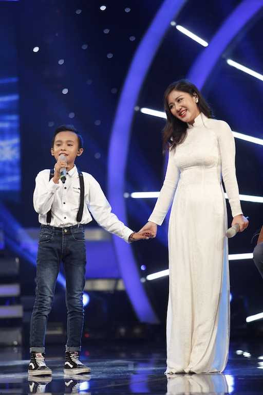 Van Mai Huong & Ho Van Cuong trinh dien bai hat Di hoc4