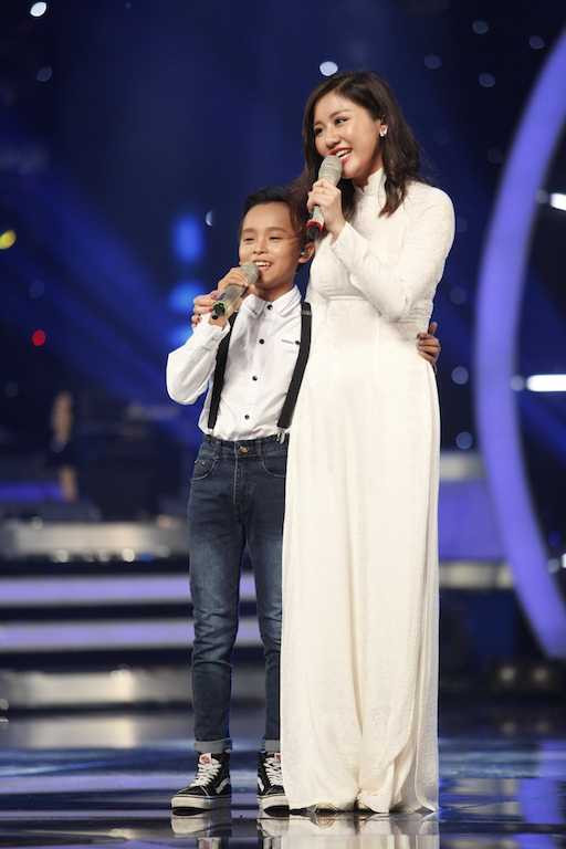 Van Mai Huong & Ho Van Cuong trinh dien bai hat Di hoc8