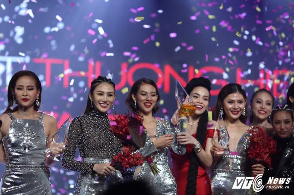 14182309_1021045876356832