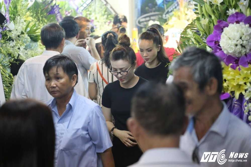 14423725_679573485542851_