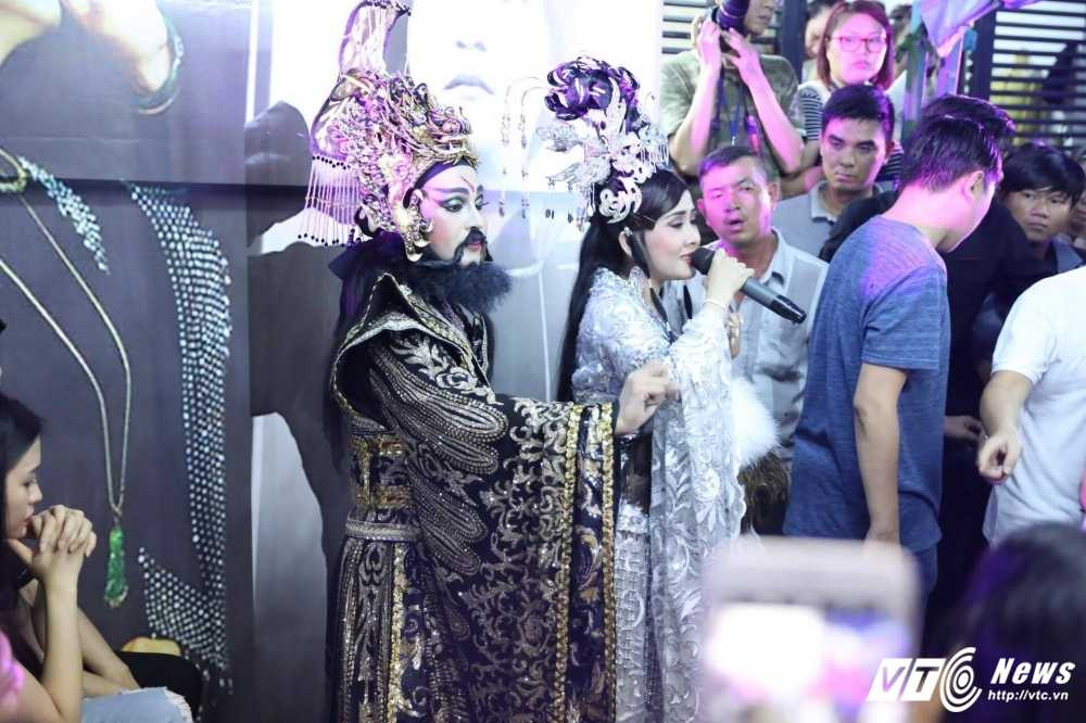 14446288_679664435533756_